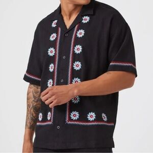 Forever 21 men’s floral embroidered linen blend button up short sleeve sz medium